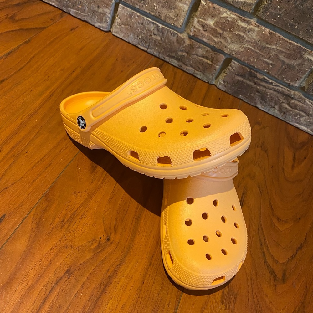 CROCS